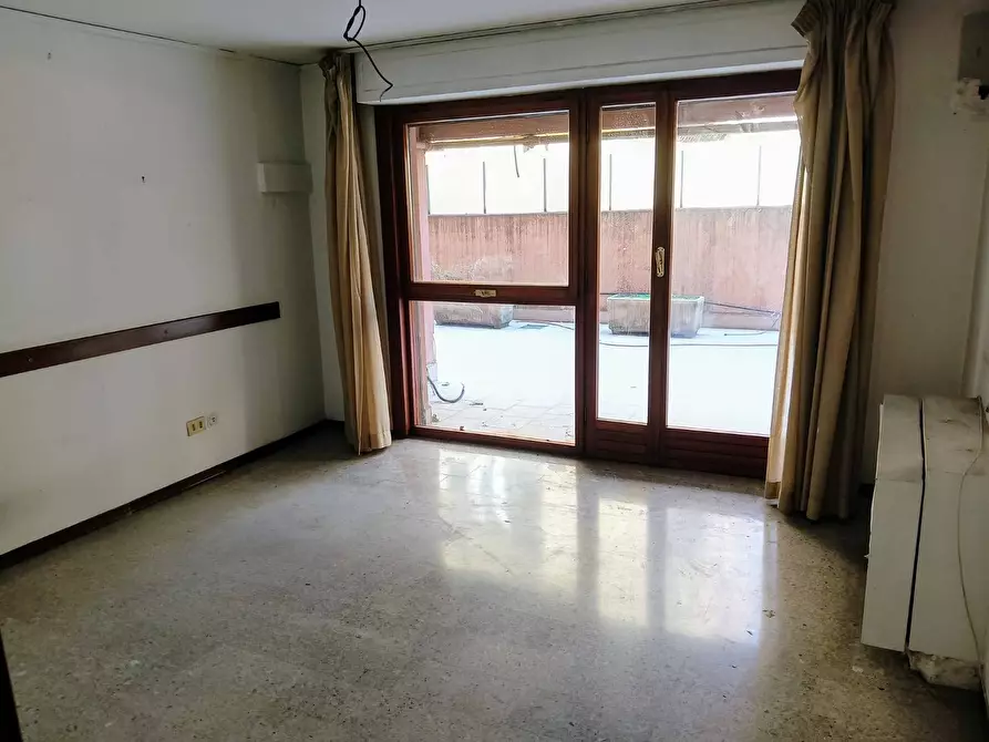 Immagine 35 di Ufficio in affitto  in Via Libertà 175 a Palermo