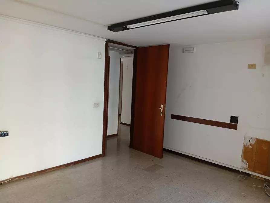 Immagine 37 di Ufficio in affitto  in Via Libertà 175 a Palermo