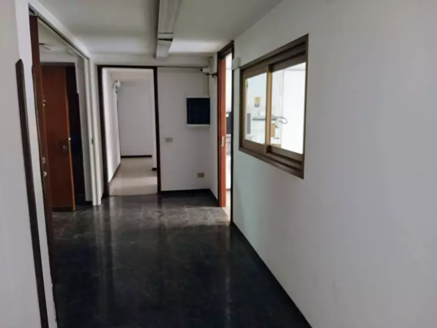 Immagine 39 di Ufficio in affitto  in Via Libertà 175 a Palermo