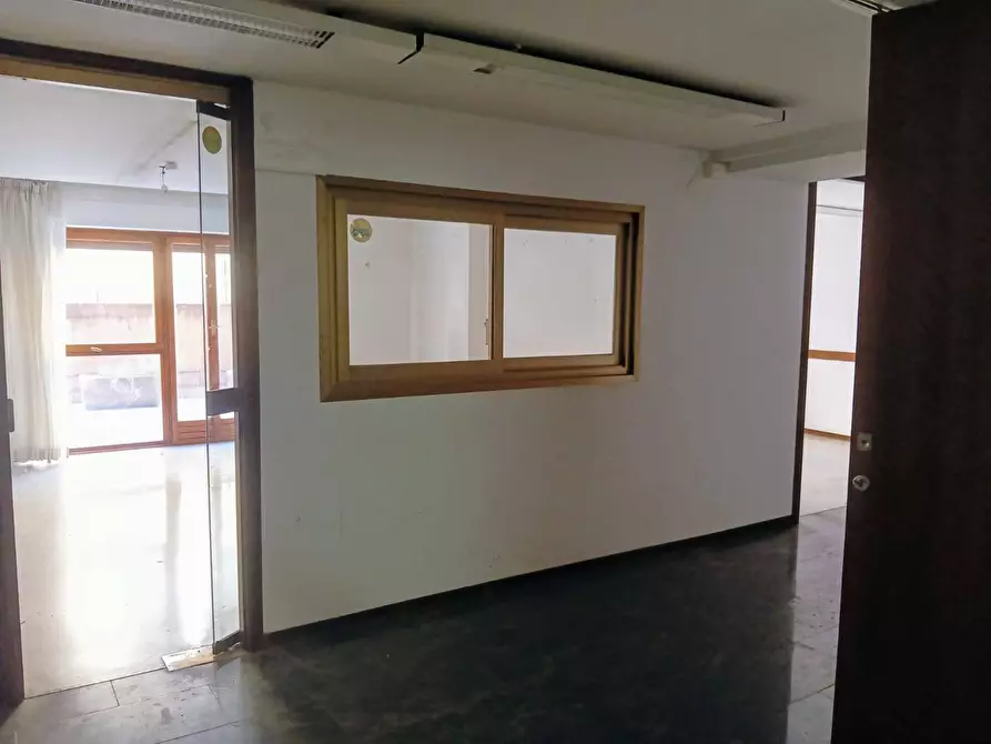Immagine 40 di Ufficio in affitto  in Via Libertà 175 a Palermo