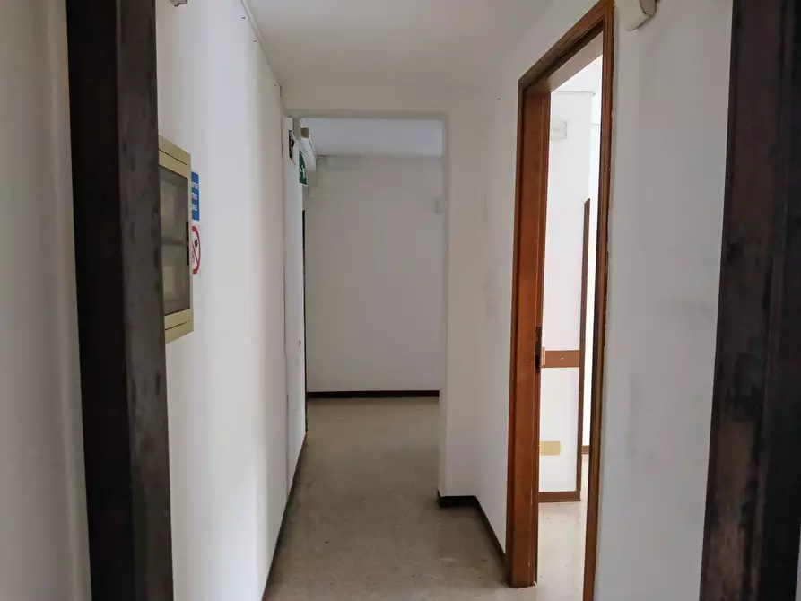 Immagine 41 di Ufficio in affitto  in Via Libertà 175 a Palermo