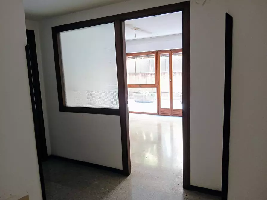 Immagine 43 di Ufficio in affitto  in Via Libertà 175 a Palermo