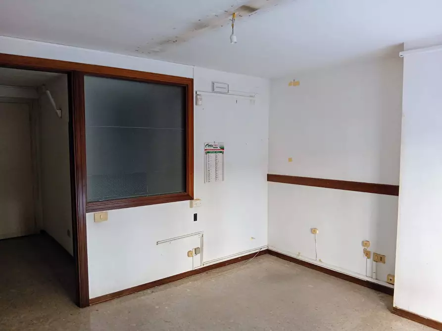 Immagine 45 di Ufficio in affitto  in Via Libertà 175 a Palermo