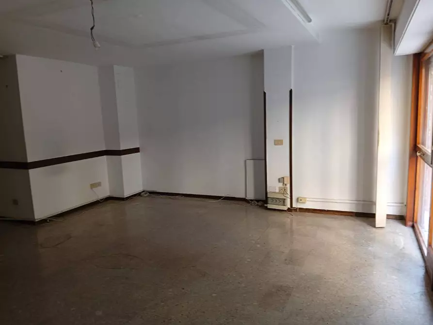 Immagine 47 di Ufficio in affitto  in Via Libertà 175 a Palermo