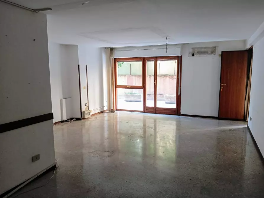 Immagine 49 di Ufficio in affitto  in Via Libertà 175 a Palermo