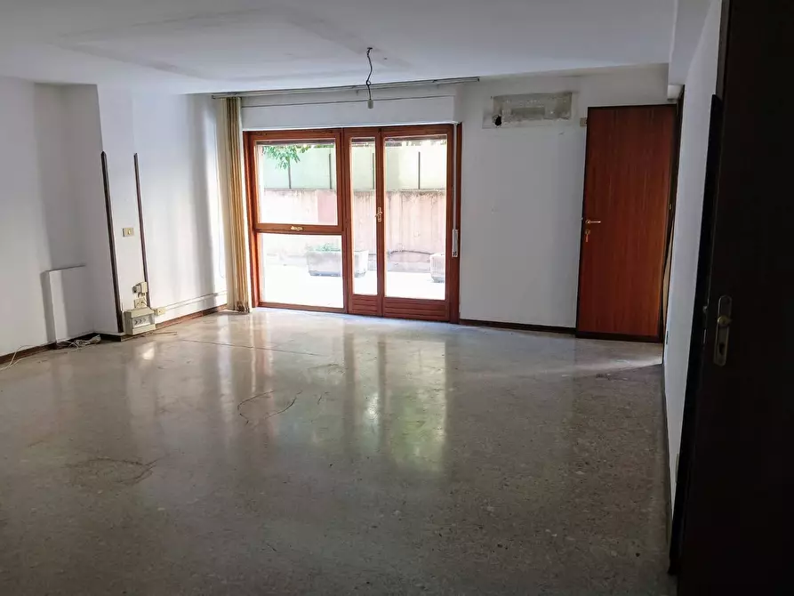 Immagine 50 di Ufficio in affitto  in Via Libertà 175 a Palermo