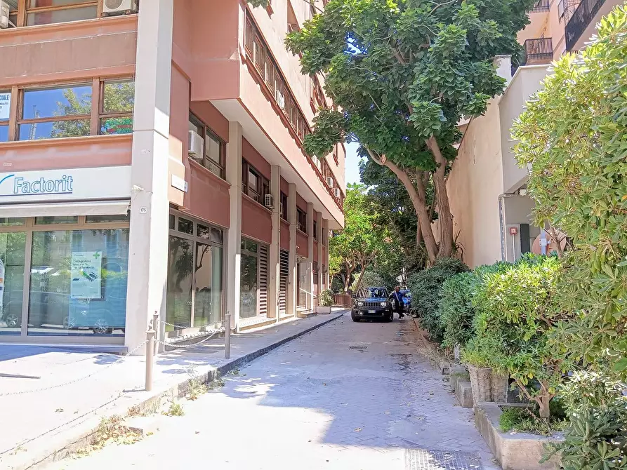 Immagine 4 di Ufficio in affitto  in Via Libertà 175 a Palermo