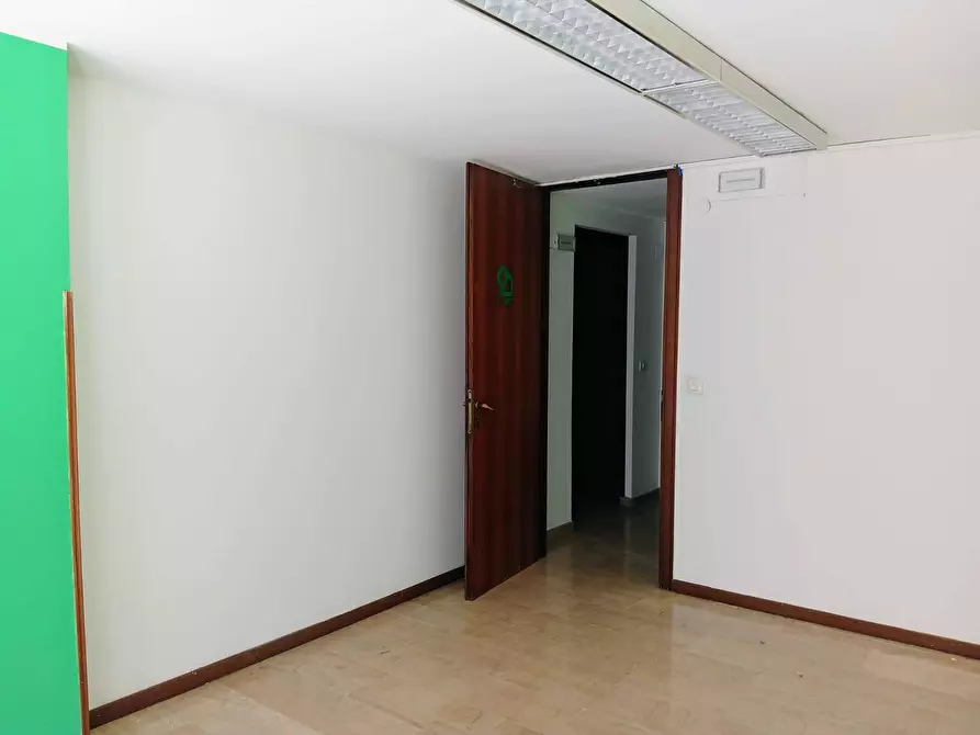 Immagine 16 di Ufficio in affitto  in Via Libertà 175 a Palermo