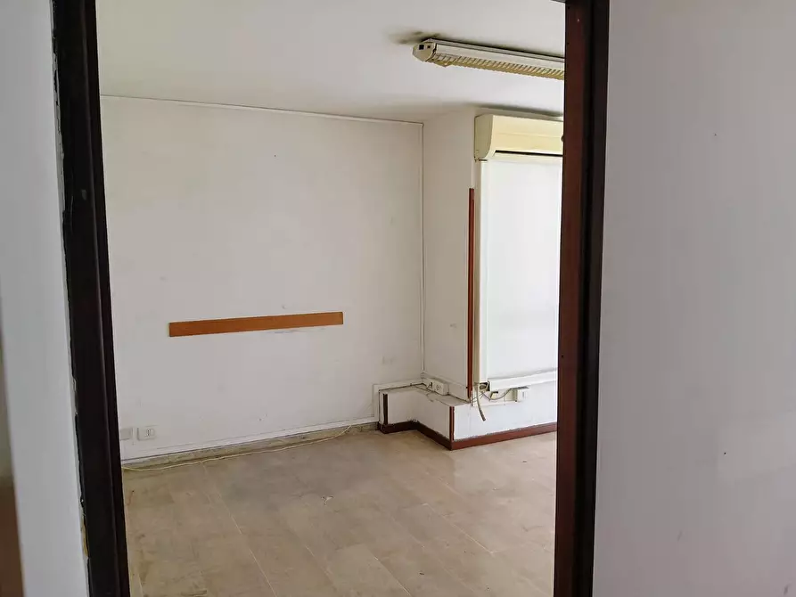 Immagine 19 di Ufficio in affitto  in Via Libertà 175 a Palermo