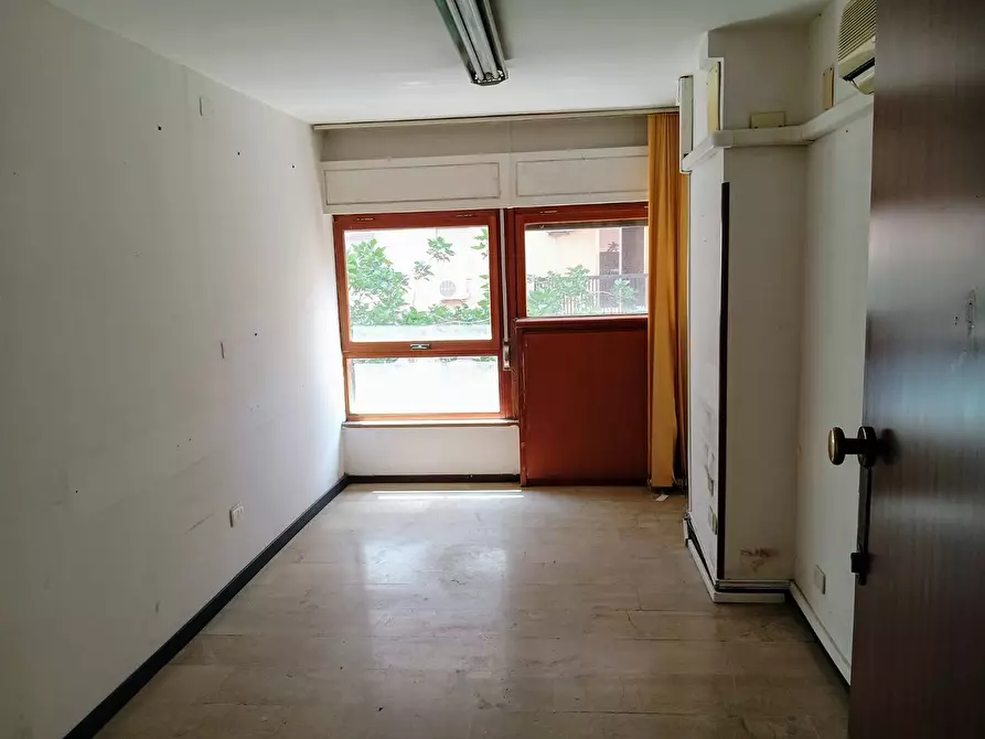 Immagine 21 di Ufficio in affitto  in Via Libertà 175 a Palermo