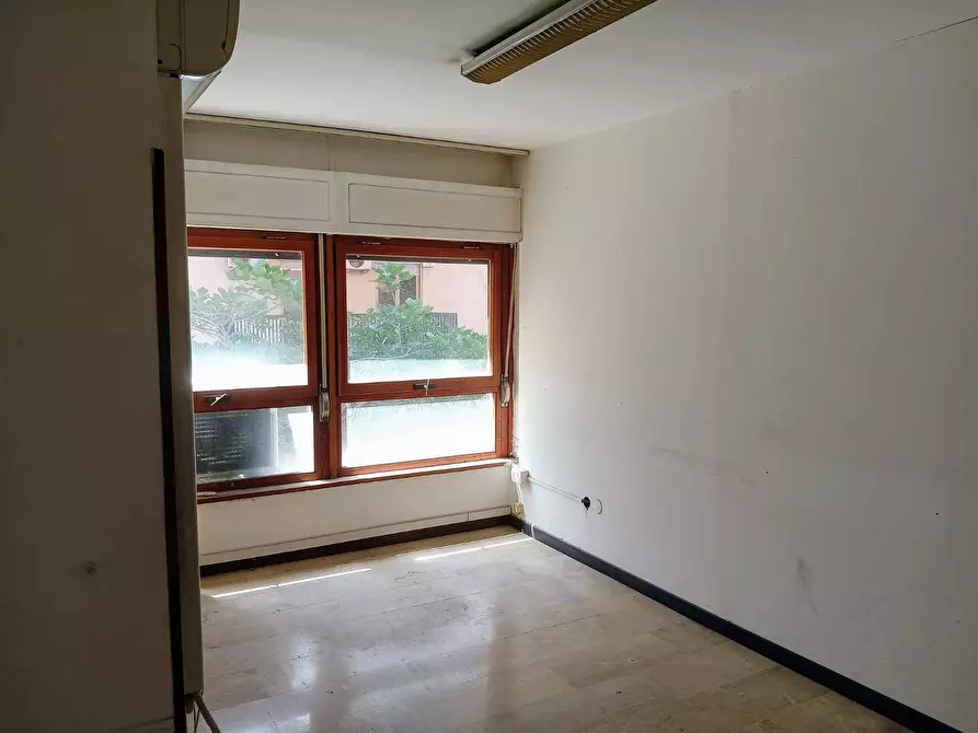 Immagine 22 di Ufficio in affitto  in Via Libertà 175 a Palermo
