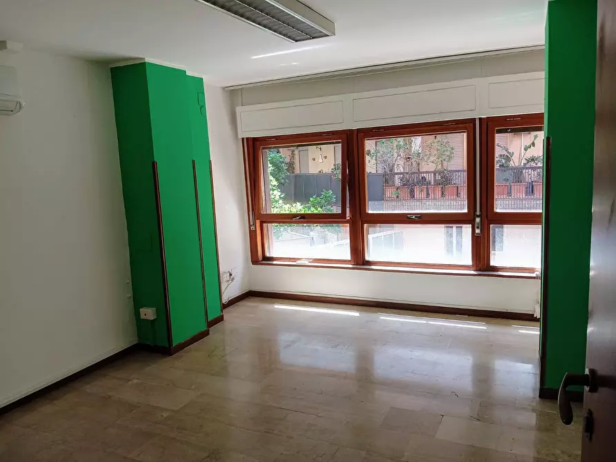 Immagine 23 di Ufficio in affitto  in Via Libertà 175 a Palermo
