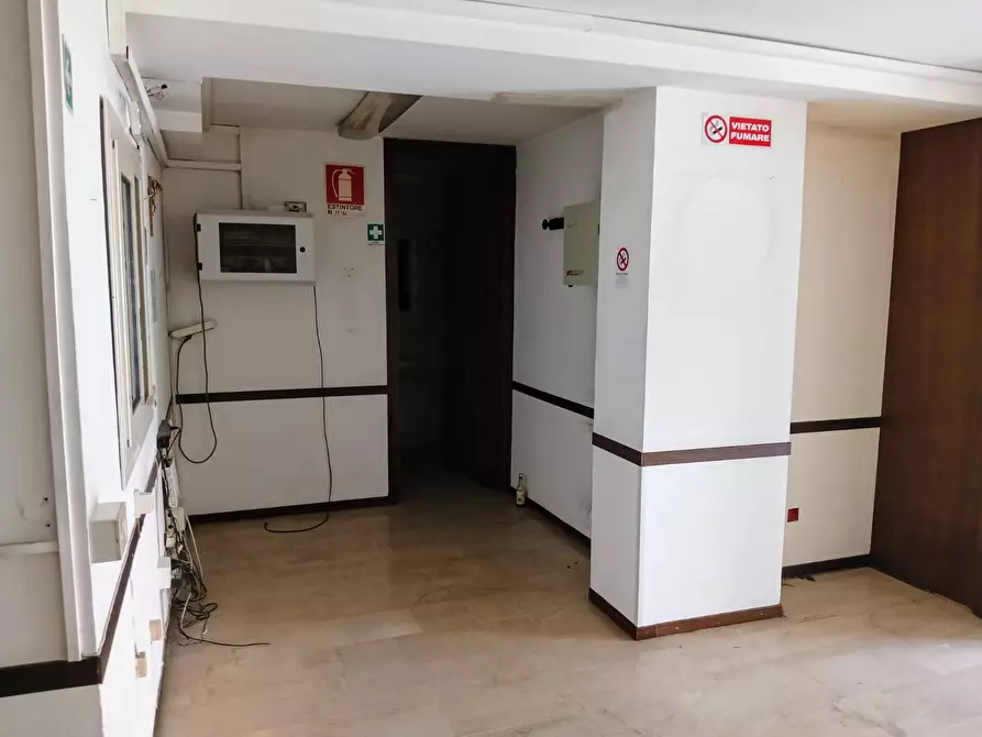 Immagine 26 di Ufficio in affitto  in Via Libertà 175 a Palermo