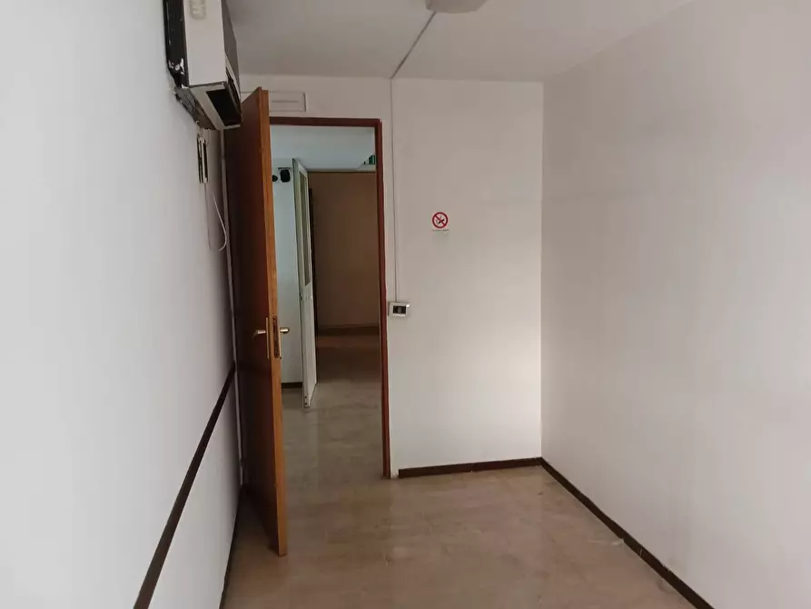 Immagine 41 di Ufficio in affitto  in Via Libertà 175 a Palermo