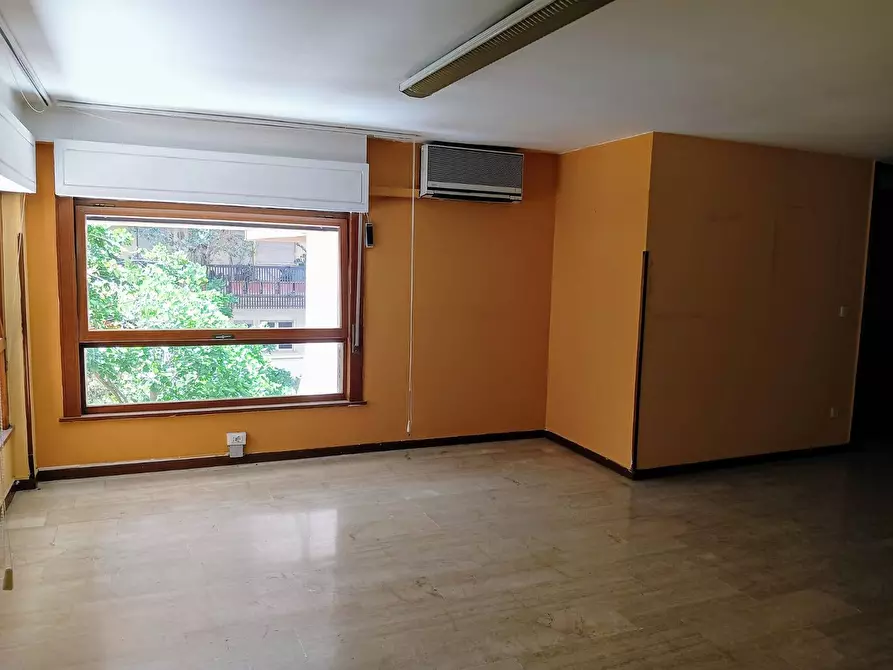 Immagine 45 di Ufficio in affitto  in Via Libertà 175 a Palermo