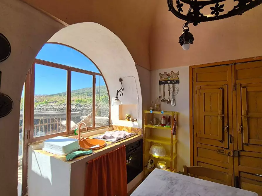 Immagine 1 di Villa in vendita  in Kania 97 a Pantelleria