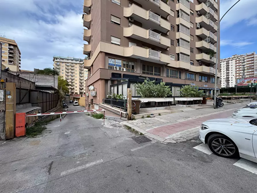 Immagine 2 di Box auto in vendita  in Via Salvatore Puglisi 15 a Palermo