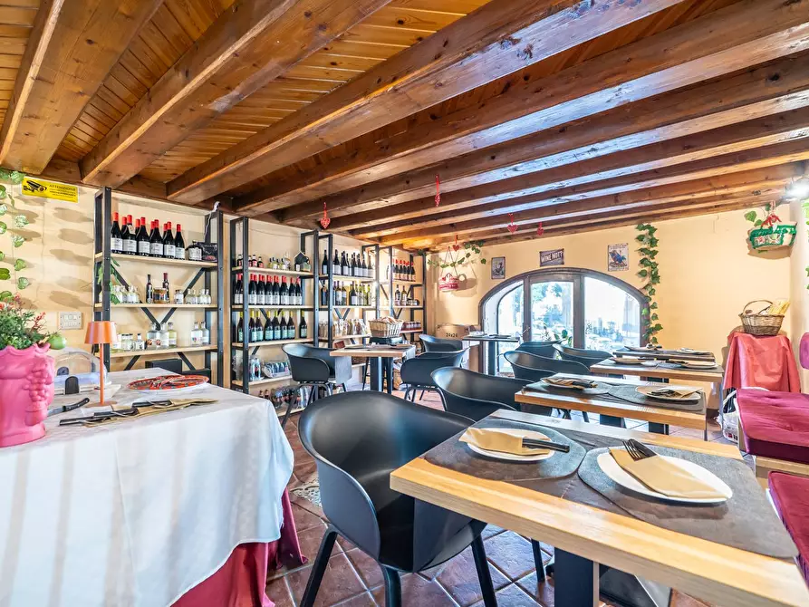 Immagine 17 di Locale commerciale in vendita  in Via Volturno 120 a Palermo