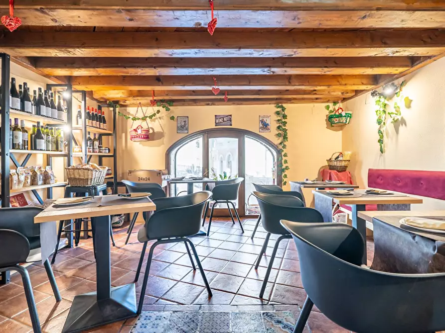 Immagine 15 di Locale commerciale in vendita  in Via Volturno 120 a Palermo