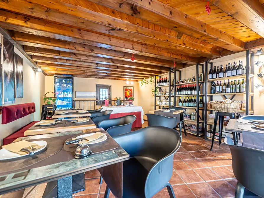 Immagine 26 di Locale commerciale in vendita  in Via Volturno 120 a Palermo