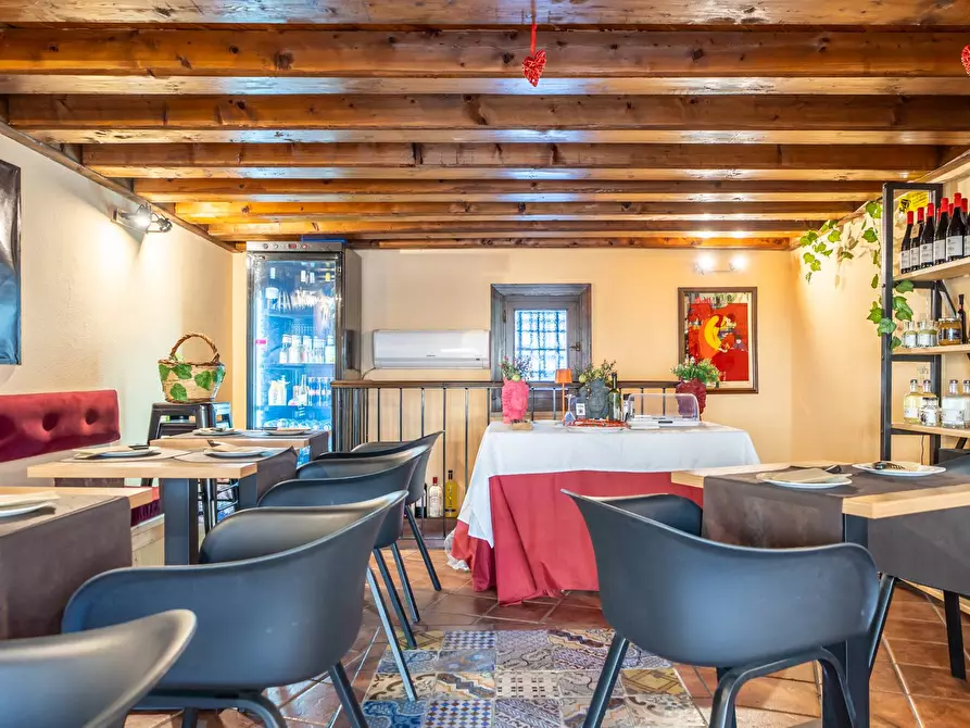 Immagine 22 di Locale commerciale in vendita  in Via Volturno 120 a Palermo