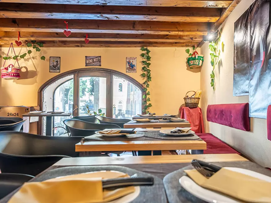 Immagine 24 di Locale commerciale in vendita  in Via Volturno 120 a Palermo