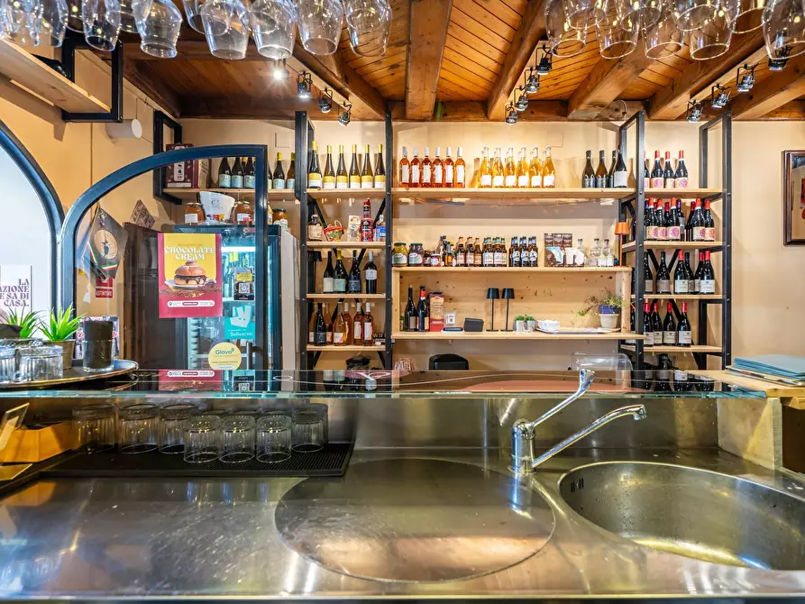 Immagine 35 di Locale commerciale in vendita  in Via Volturno 120 a Palermo