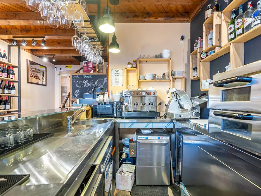 Immagine 37 di Locale commerciale in vendita  in Via Volturno 120 a Palermo