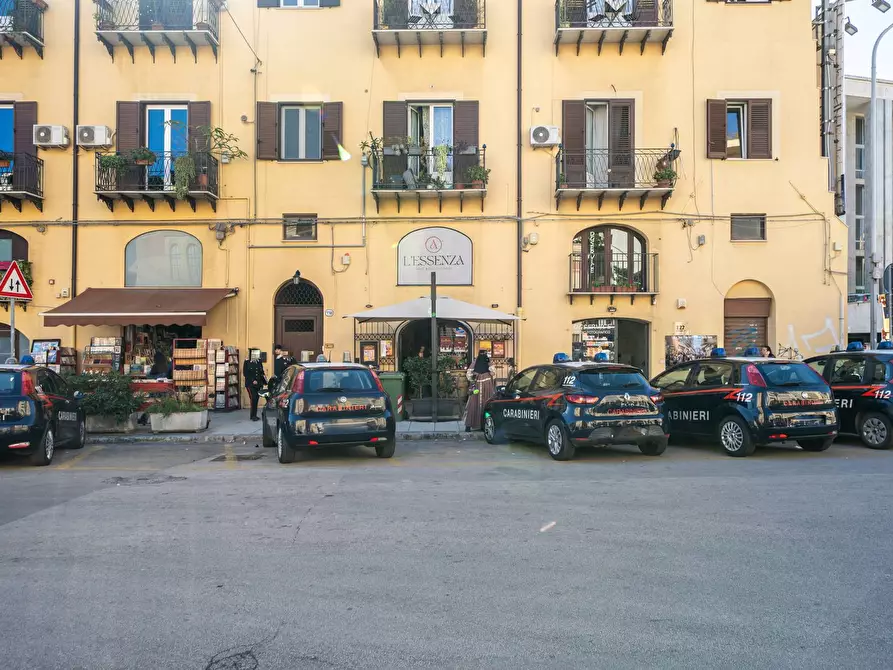 Immagine 2 di Locale commerciale in vendita  in Via Volturno 120 a Palermo