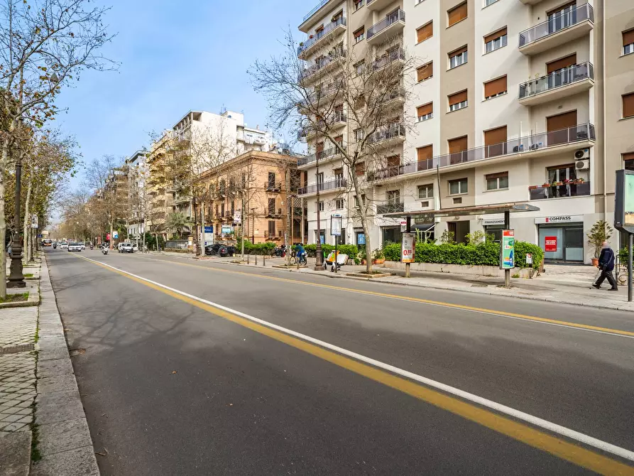 Immagine 3 di Locale commerciale in affitto  in via Libertà 159 a Palermo