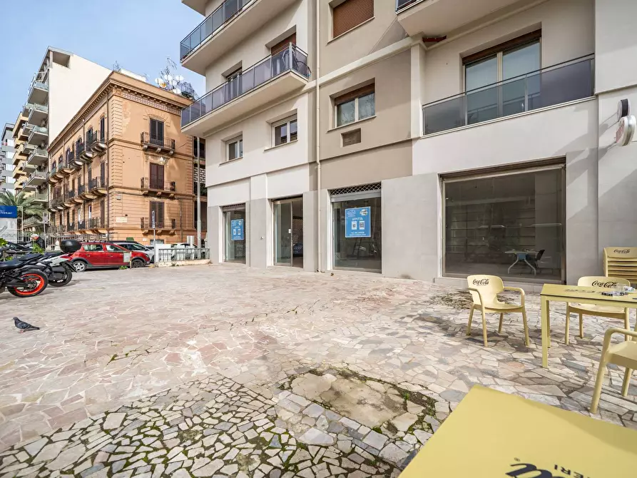 Immagine 4 di Locale commerciale in affitto  in via Libertà 159 a Palermo
