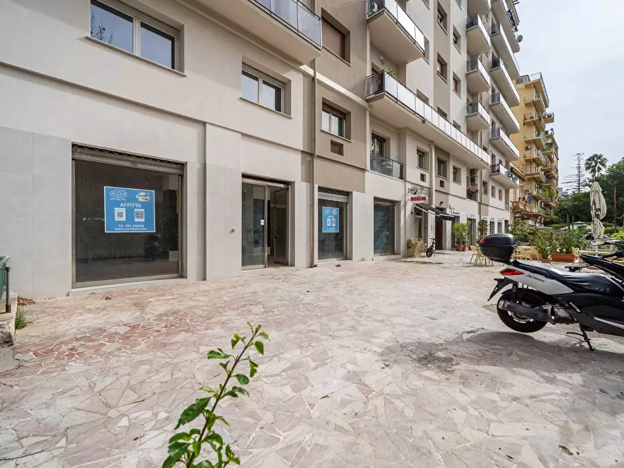 Immagine 5 di Locale commerciale in affitto  in via Libertà 159 a Palermo