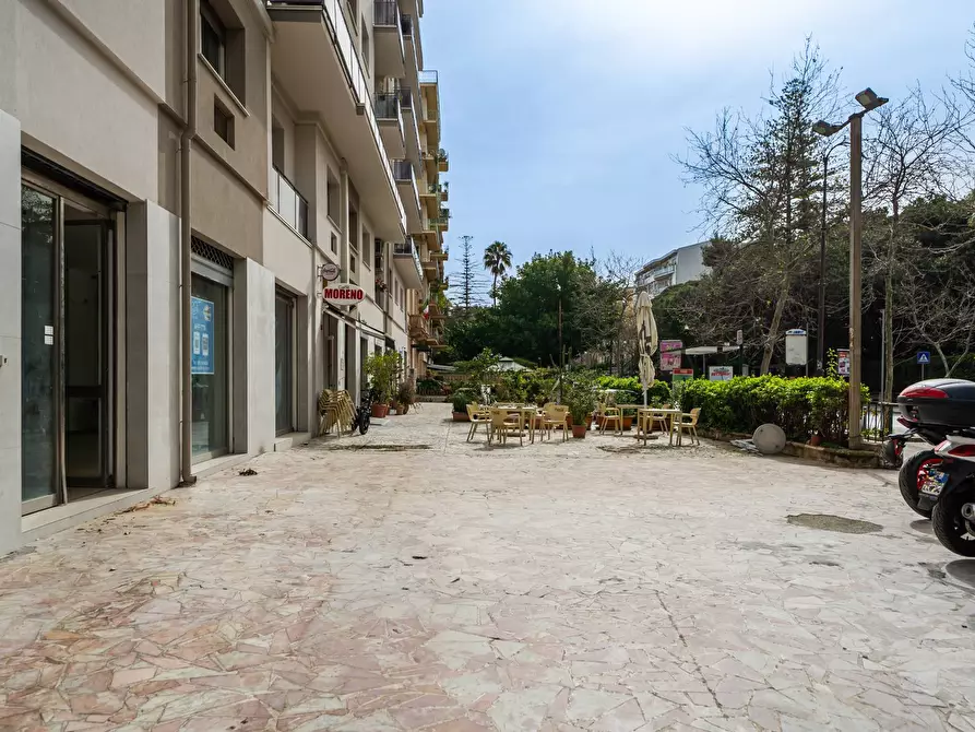 Immagine 8 di Locale commerciale in affitto  in via Libertà 159 a Palermo