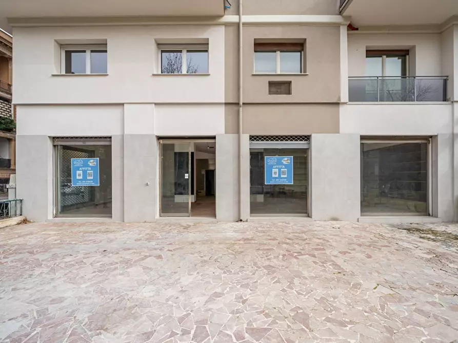 Immagine 9 di Locale commerciale in affitto  in via Libertà 159 a Palermo