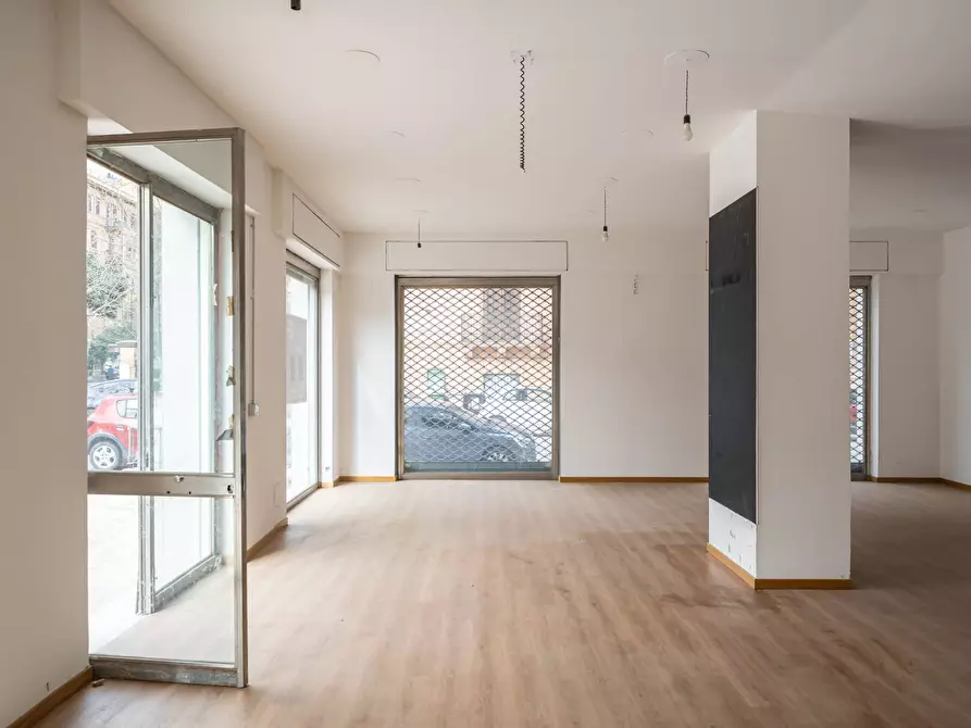 Immagine 12 di Locale commerciale in affitto  in via Libertà 159 a Palermo