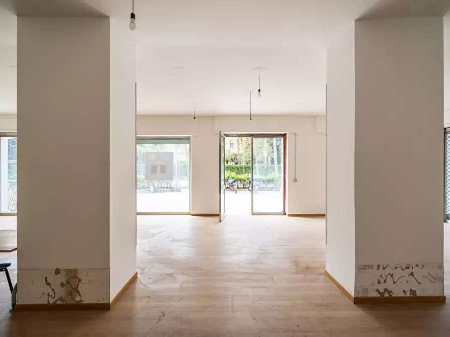 Immagine 15 di Locale commerciale in affitto  in via Libertà 159 a Palermo