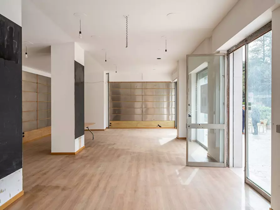 Immagine 20 di Locale commerciale in affitto  in via Libertà 159 a Palermo