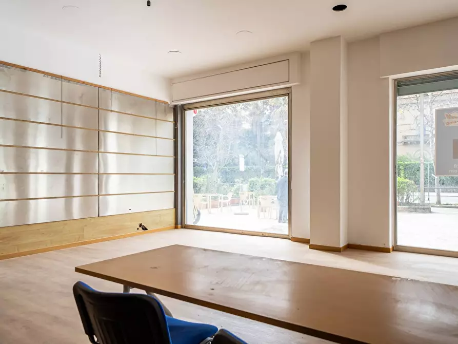 Immagine 23 di Locale commerciale in affitto  in via Libertà 159 a Palermo