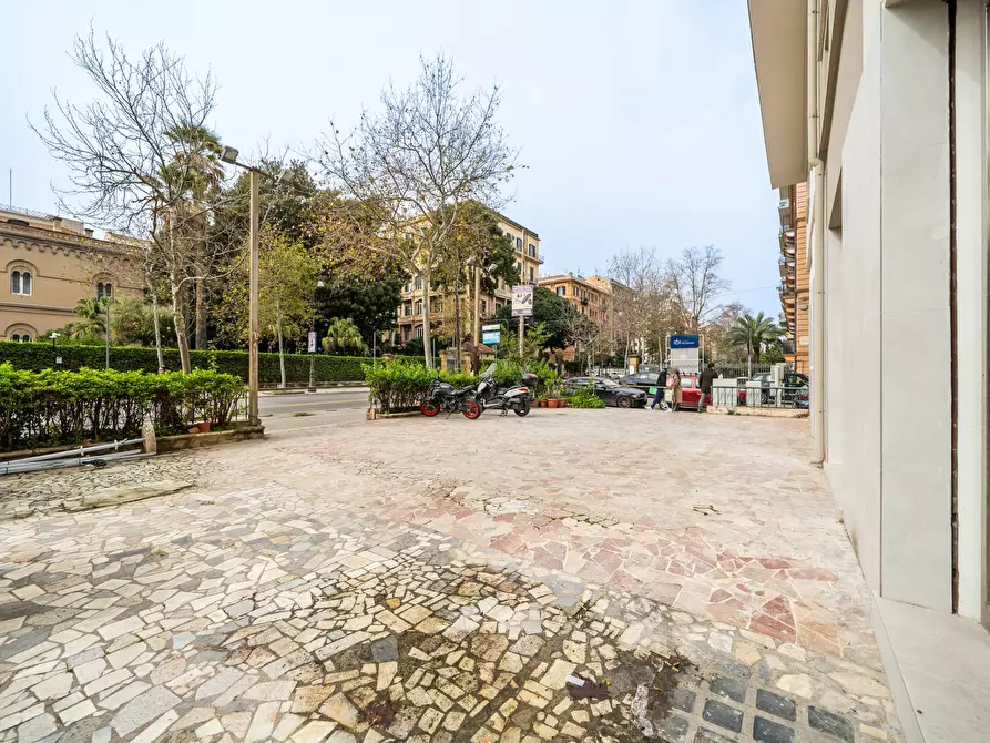 Immagine 29 di Locale commerciale in affitto  in via Libertà 159 a Palermo