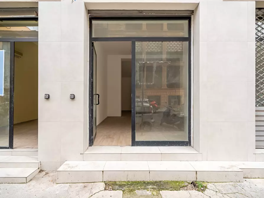 Immagine 31 di Locale commerciale in affitto  in via Libertà 159 a Palermo