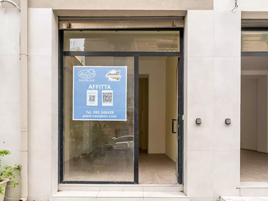 Immagine 38 di Locale commerciale in affitto  in via Libertà 159 a Palermo