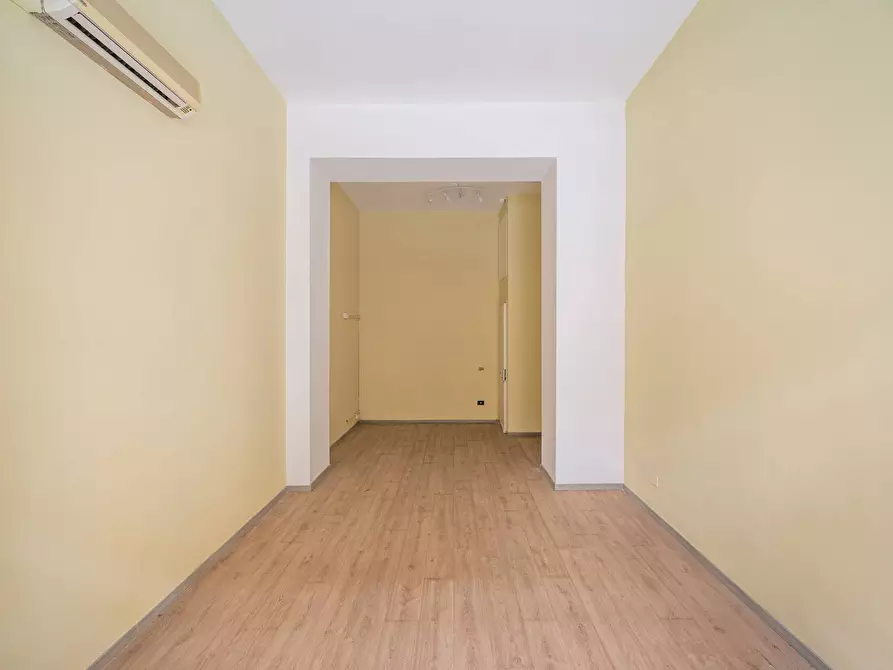 Immagine 40 di Locale commerciale in affitto  in via Libertà 159 a Palermo