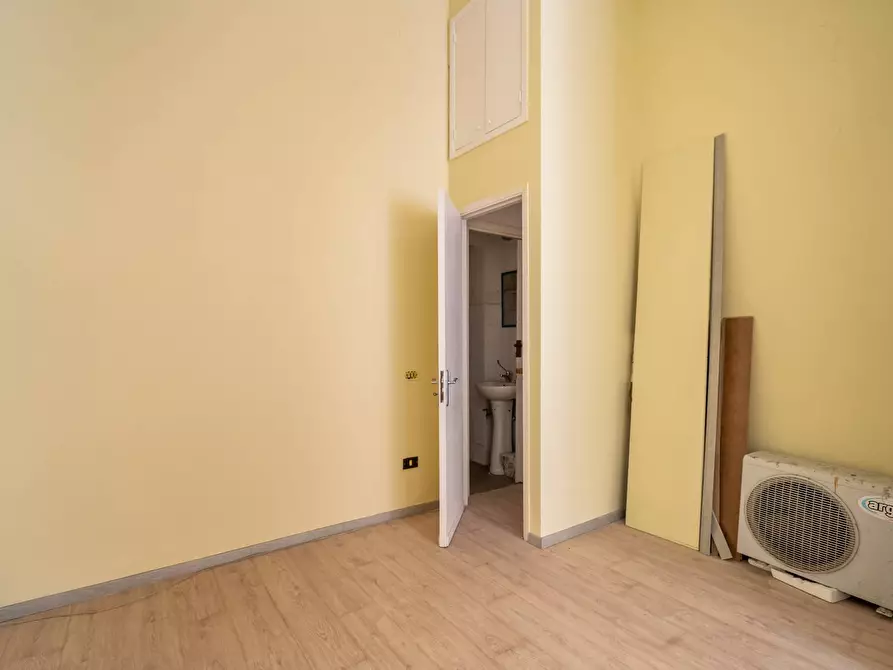 Immagine 41 di Locale commerciale in affitto  in via Libertà 159 a Palermo