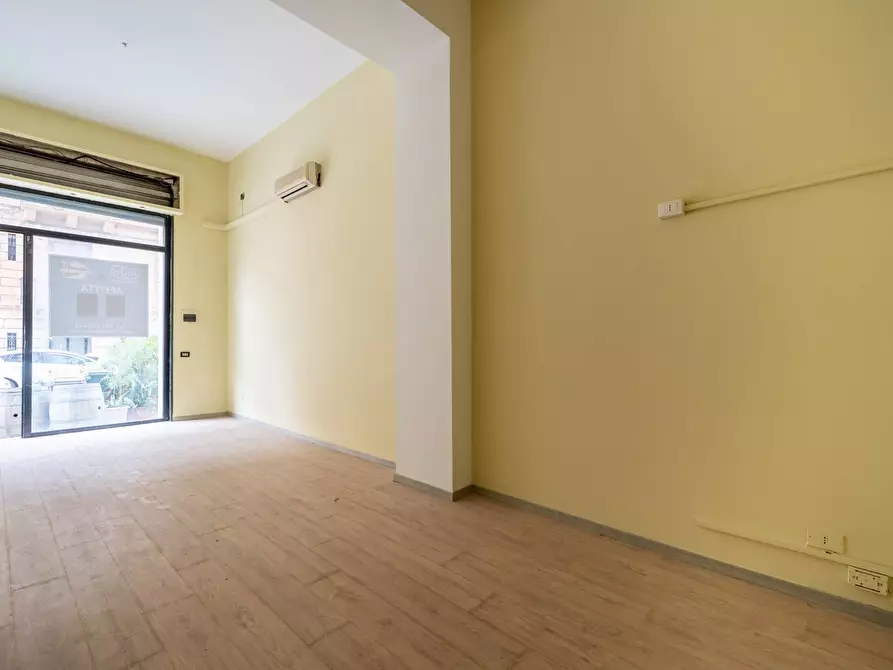 Immagine 43 di Locale commerciale in affitto  in via Libertà 159 a Palermo