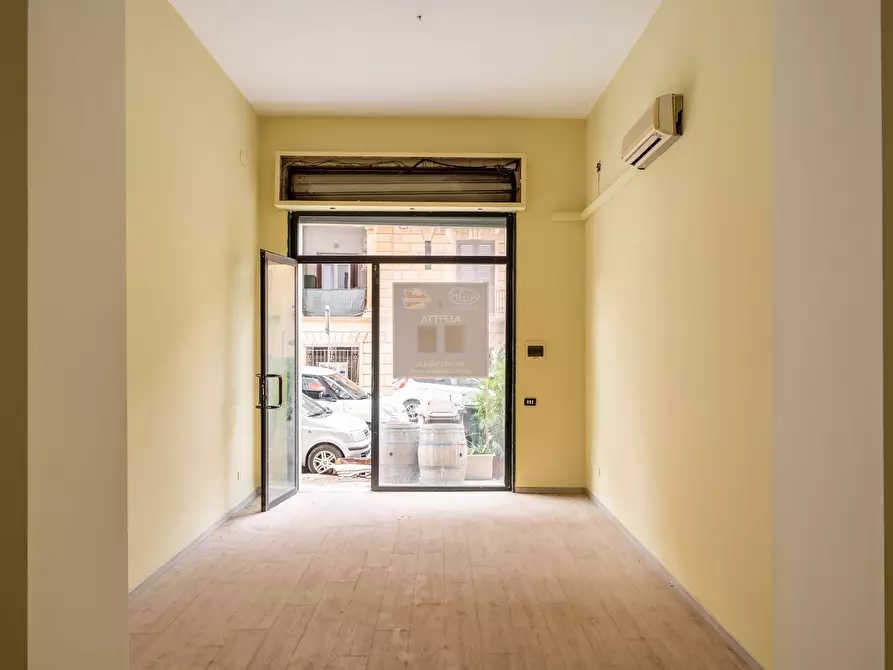 Immagine 44 di Locale commerciale in affitto  in via Libertà 159 a Palermo