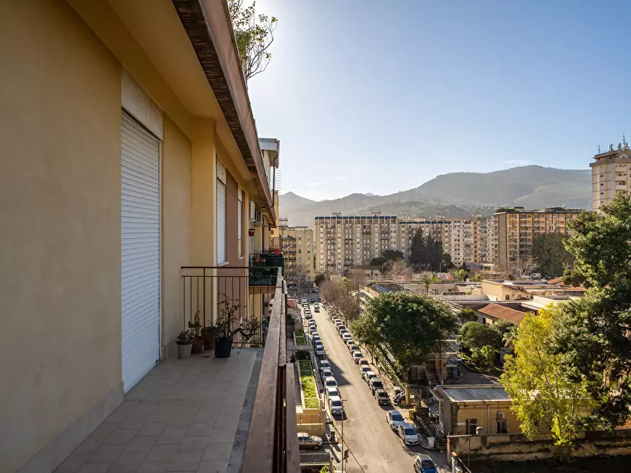 Immagine 30 di Appartamento in vendita  in Via Giuseppe Ingegneros 96 a Palermo