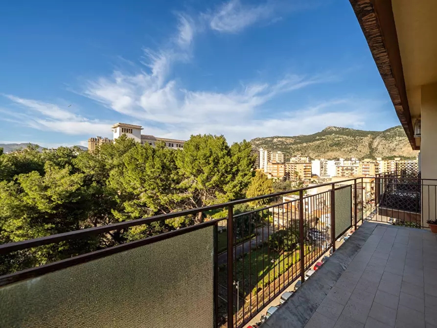 Immagine 31 di Appartamento in vendita  in Via Giuseppe Ingegneros 96 a Palermo