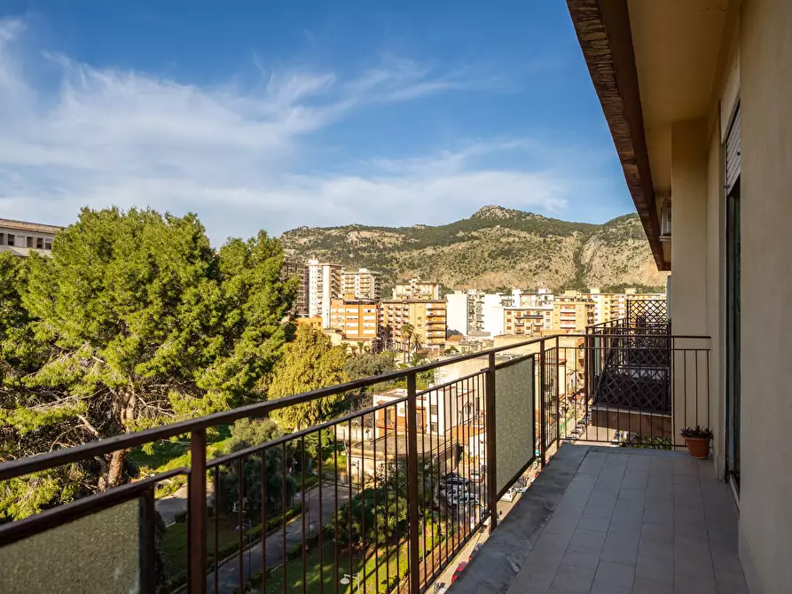 Immagine 32 di Appartamento in vendita  in Via Giuseppe Ingegneros 96 a Palermo