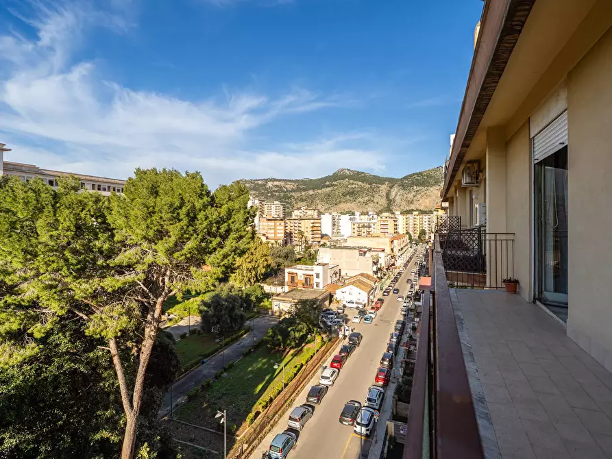 Immagine 34 di Appartamento in vendita  in Via Giuseppe Ingegneros 96 a Palermo