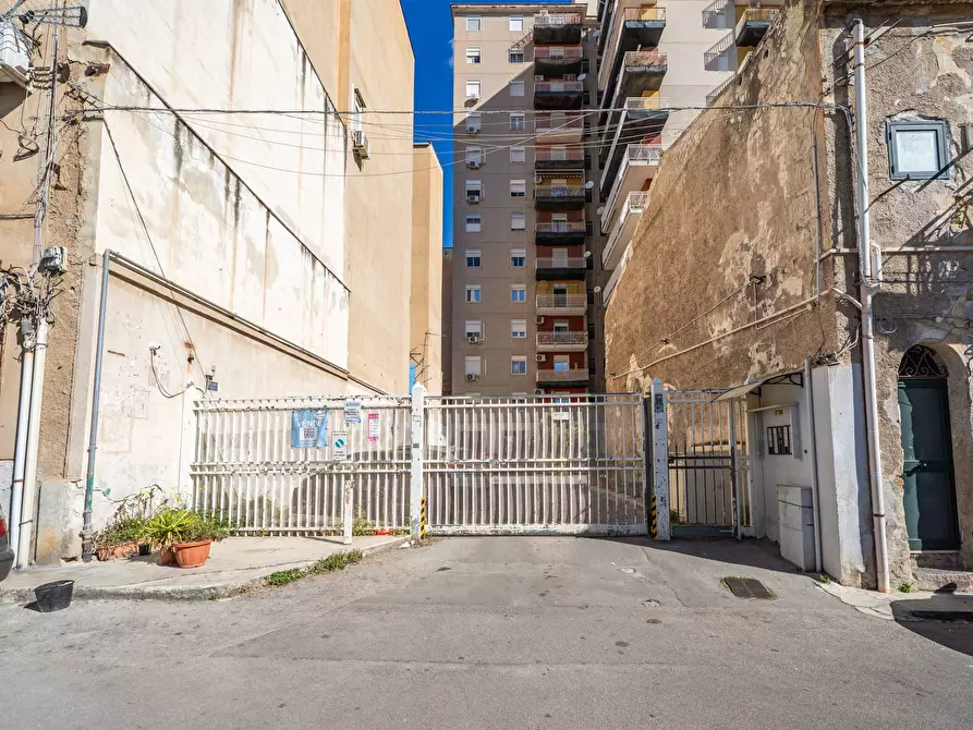 Immagine 52 di Attico in vendita  in Via Vincenzo Li Muli 102 a Palermo